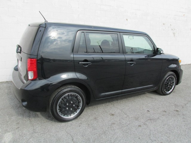 Scion xB 2012 photo 3