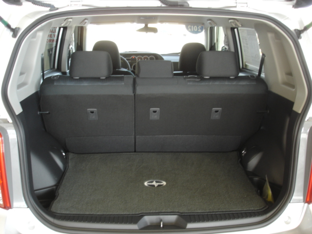 Scion xB 2012 photo 4