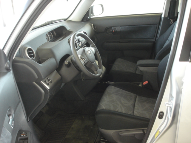 Scion xB 2012 photo 5