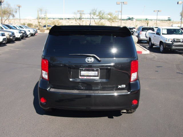 Scion xB 2012 photo 3