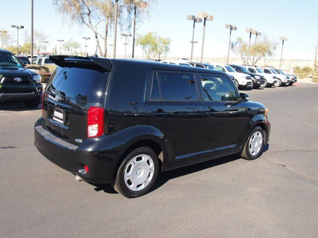 Scion xB 2012 photo 2