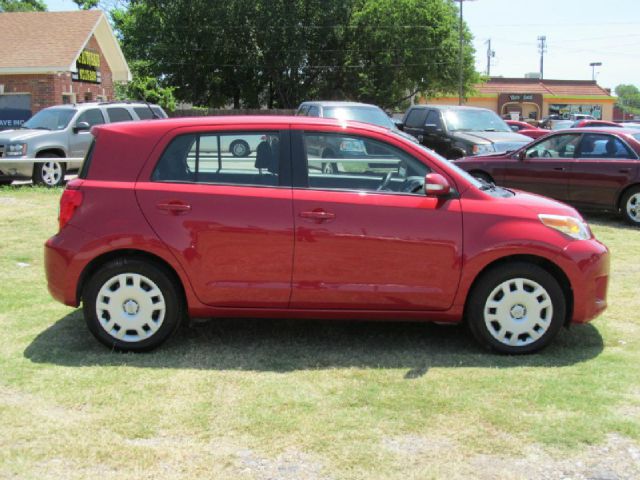 Scion xD 2008 photo 2