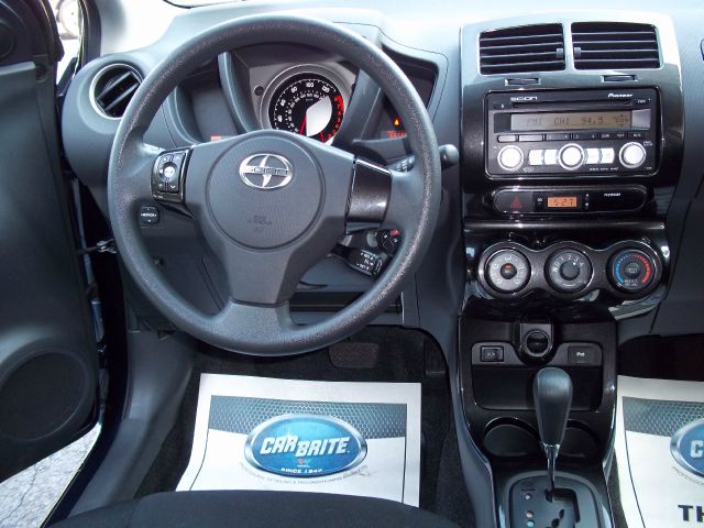 Scion xD 2008 photo 2