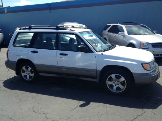 Subaru Forester 1998 photo 3