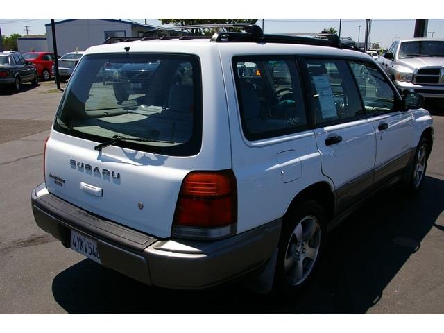 Subaru Forester 1999 photo 4