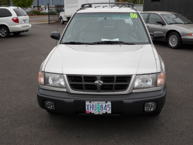 Subaru Forester 2000 photo 2