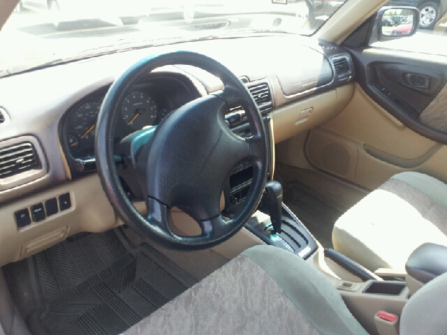 Subaru Forester 2000 photo 2