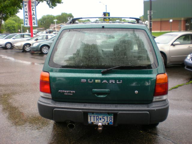 Subaru Forester 2000 photo 2