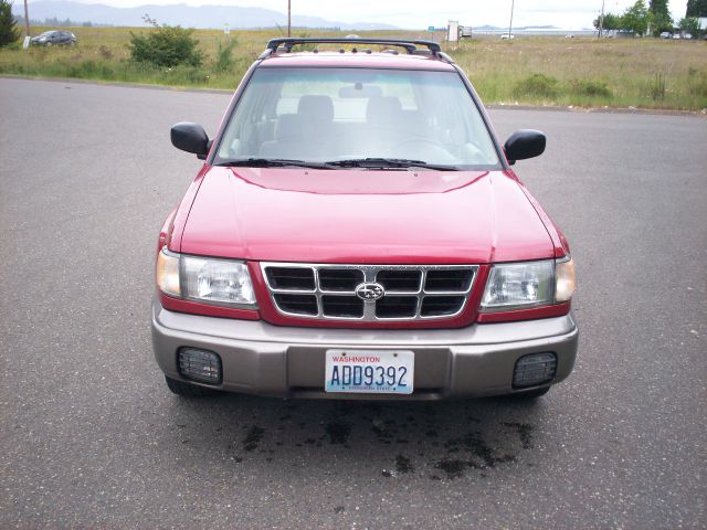 Subaru Forester 2000 photo 2