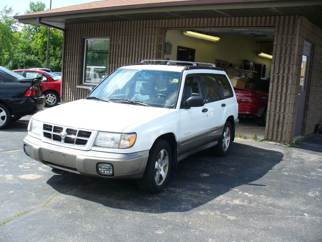 Subaru Forester 2000 photo 1