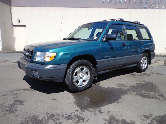 Subaru Forester 2000 photo 2