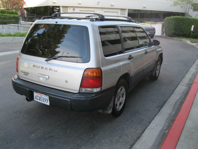 Subaru Forester 2000 photo 1