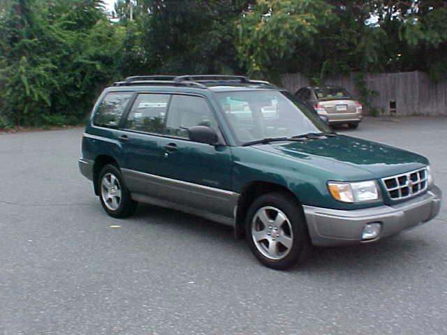 Subaru Forester 2000 photo 2