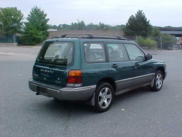 Subaru Forester 2000 photo 4