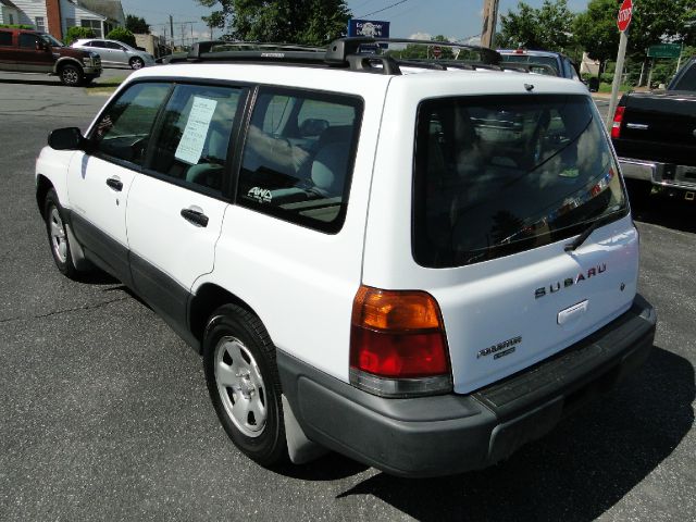 Subaru Forester 2000 photo 4