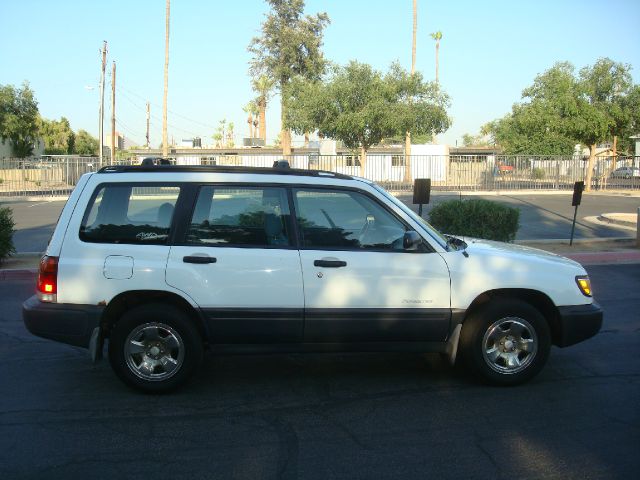 Subaru Forester 2000 photo 2