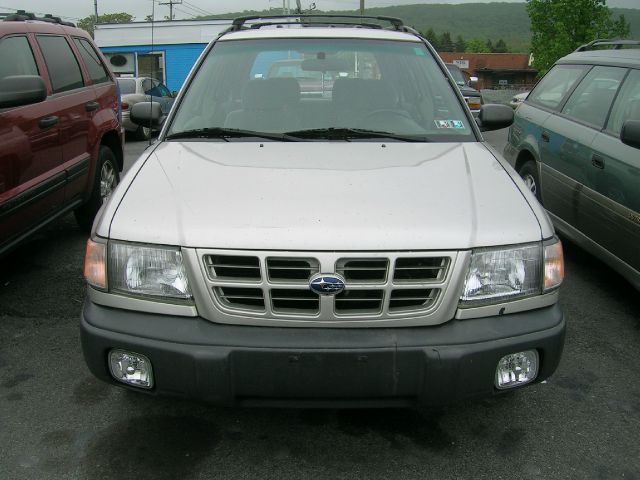 Subaru Forester 2000 photo 1