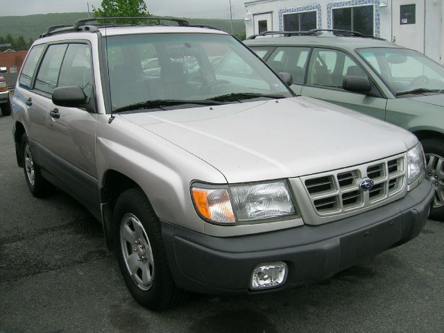 Subaru Forester 2000 photo 2