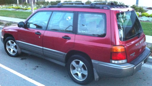 Subaru Forester 2000 photo 1