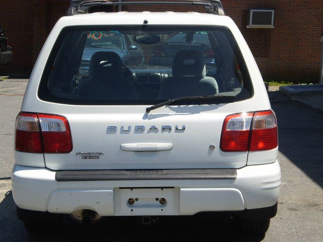 Subaru Forester 2001 photo 1