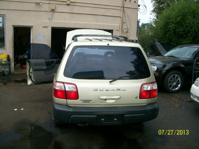 Subaru Forester 2001 photo 1