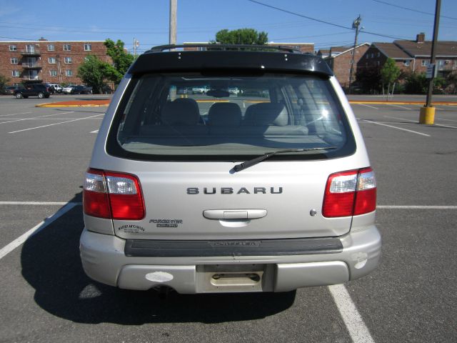 Subaru Forester 2001 photo 1