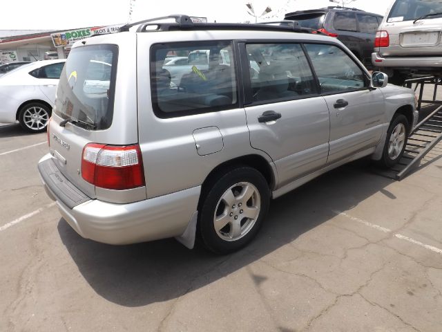 Subaru Forester 2001 photo 1