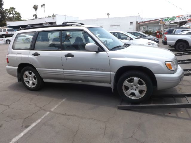 Subaru Forester 2001 photo 2