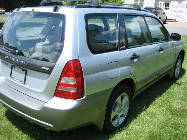 Subaru Forester 2003 photo 2