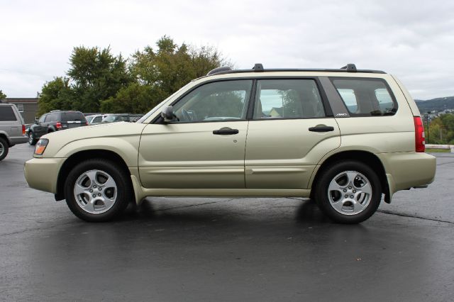 Subaru Forester 2004 photo 2