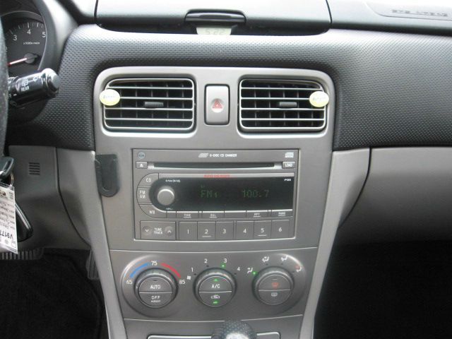 Subaru Forester 2004 photo 1