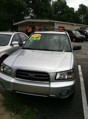 Subaru Forester 2005 photo 2