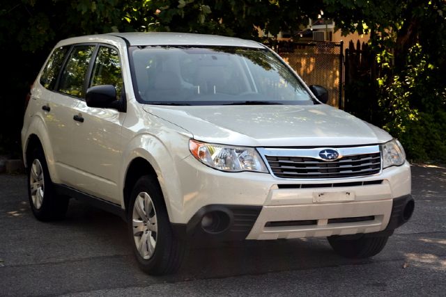 Subaru Forester 2010 photo 1