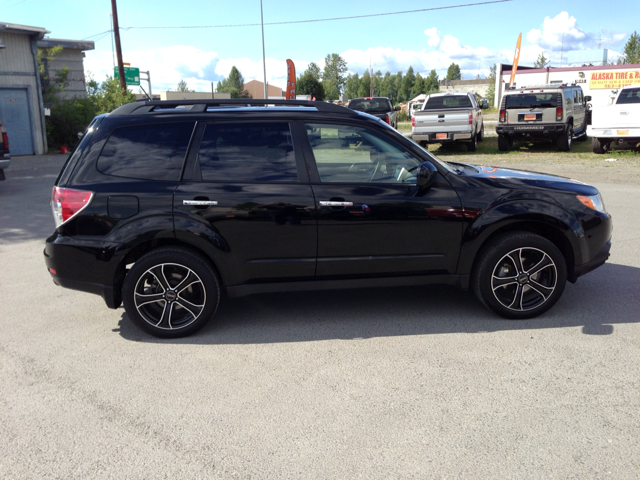 Subaru Forester 2010 photo 1