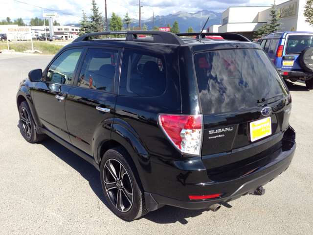 Subaru Forester 2010 photo 2