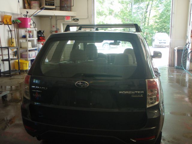 Subaru Forester 2010 photo 1