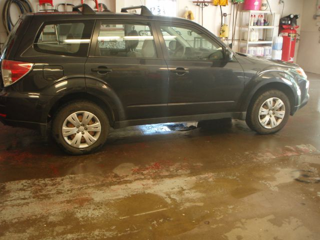 Subaru Forester 2010 photo 2