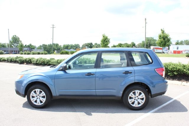 Subaru Forester 2010 photo 2