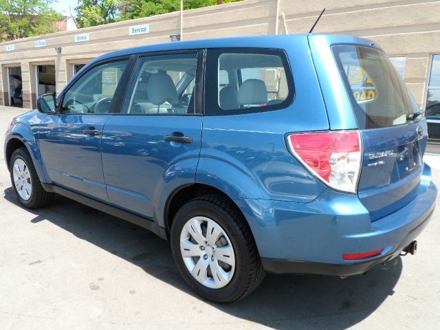 Subaru Forester 2010 photo 1