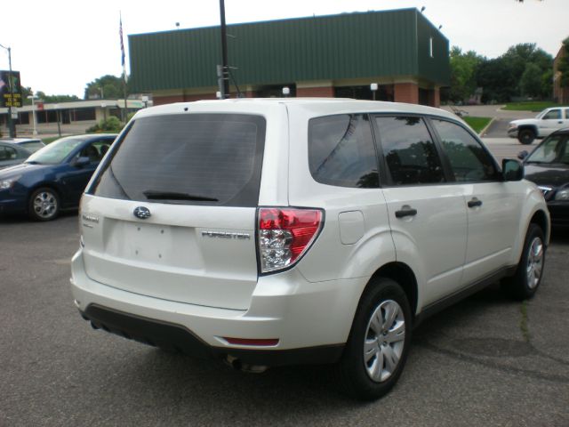 Subaru Forester 2010 photo 1