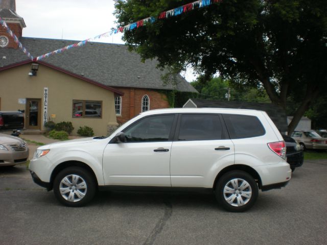 Subaru Forester 2010 photo 2