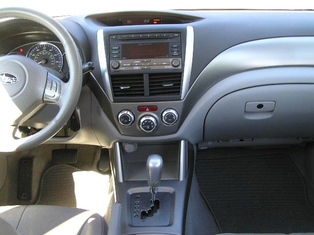 Subaru Forester 2010 photo 1