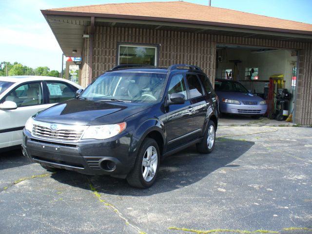 Subaru Forester 2010 photo 1