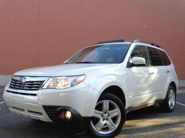 Subaru Forester 2010 photo 1