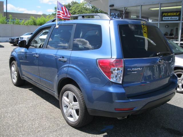 Subaru Forester 2010 photo 1