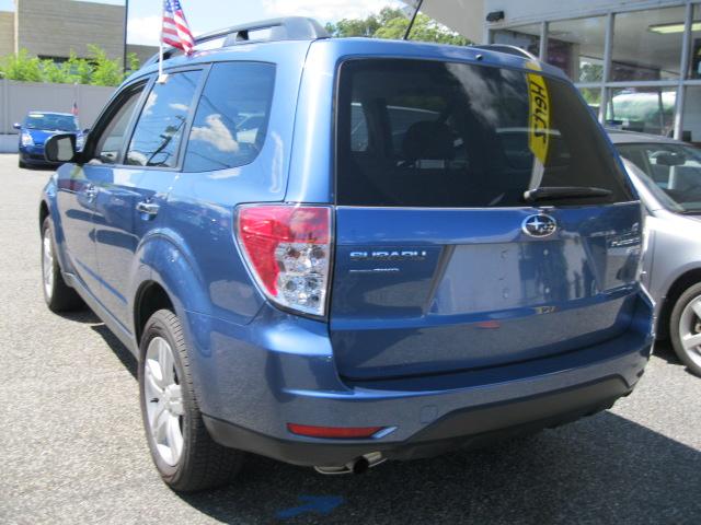 Subaru Forester 2010 photo 2