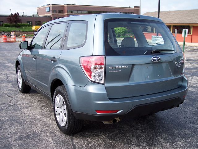 Subaru Forester 2010 photo 1