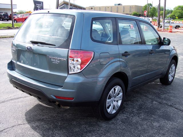 Subaru Forester 2010 photo 2