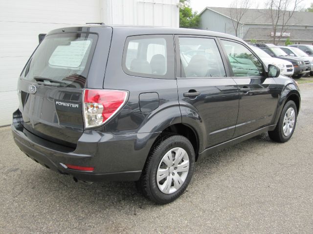 Subaru Forester 2010 photo 1