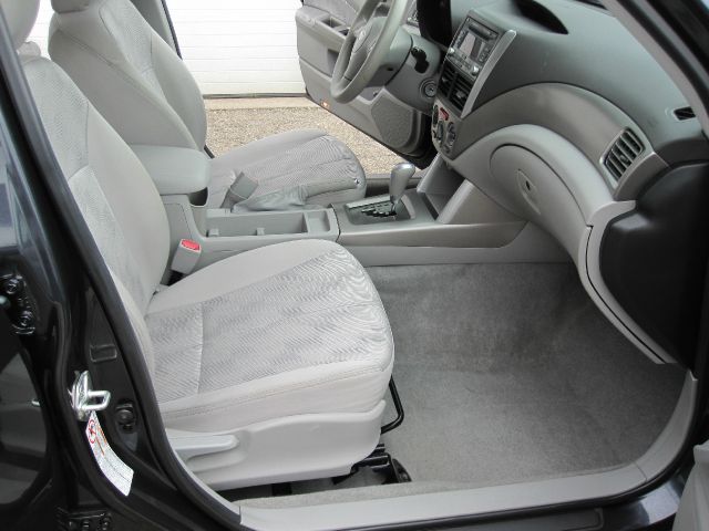 Subaru Forester 2010 photo 2